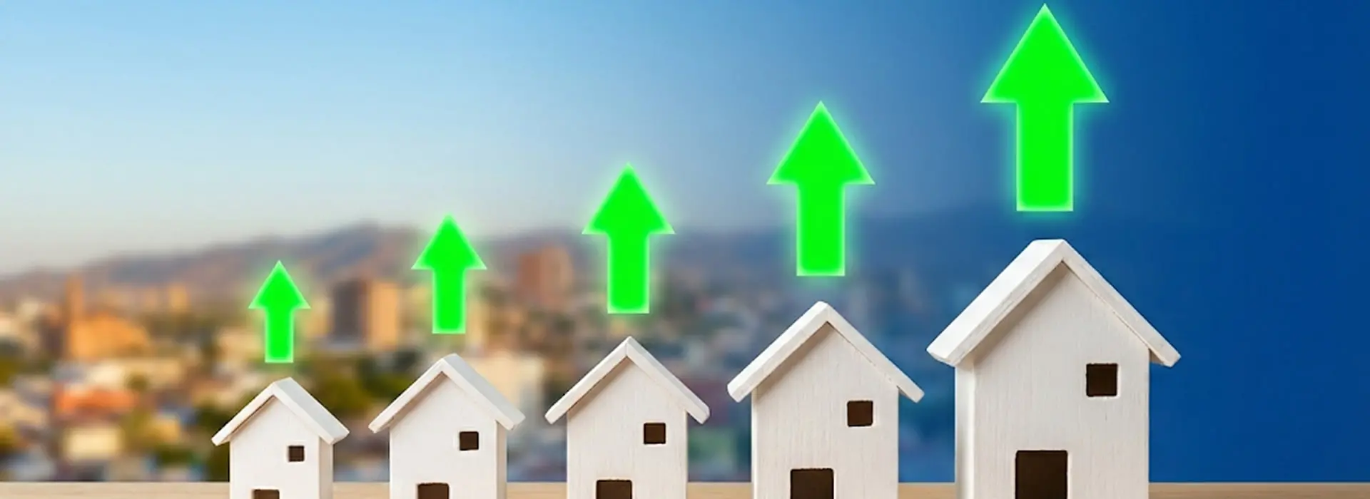 Gráfica ascendente de valor de propiedad con casa al fondo