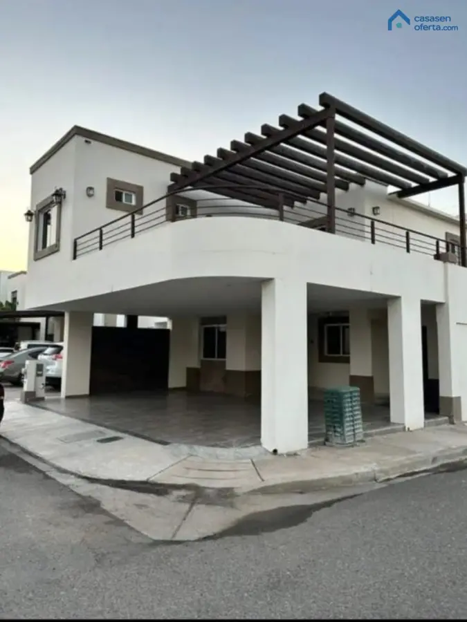 VENTA DE CASA CON ALBERCA Y TERRAZA EN PUENTE REAL SECCIÓN MARBELLA